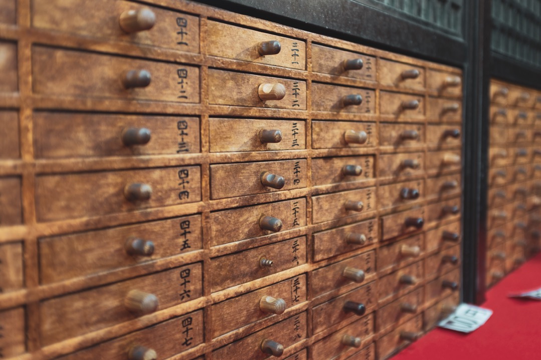 Restaurierter Apothekerschrank